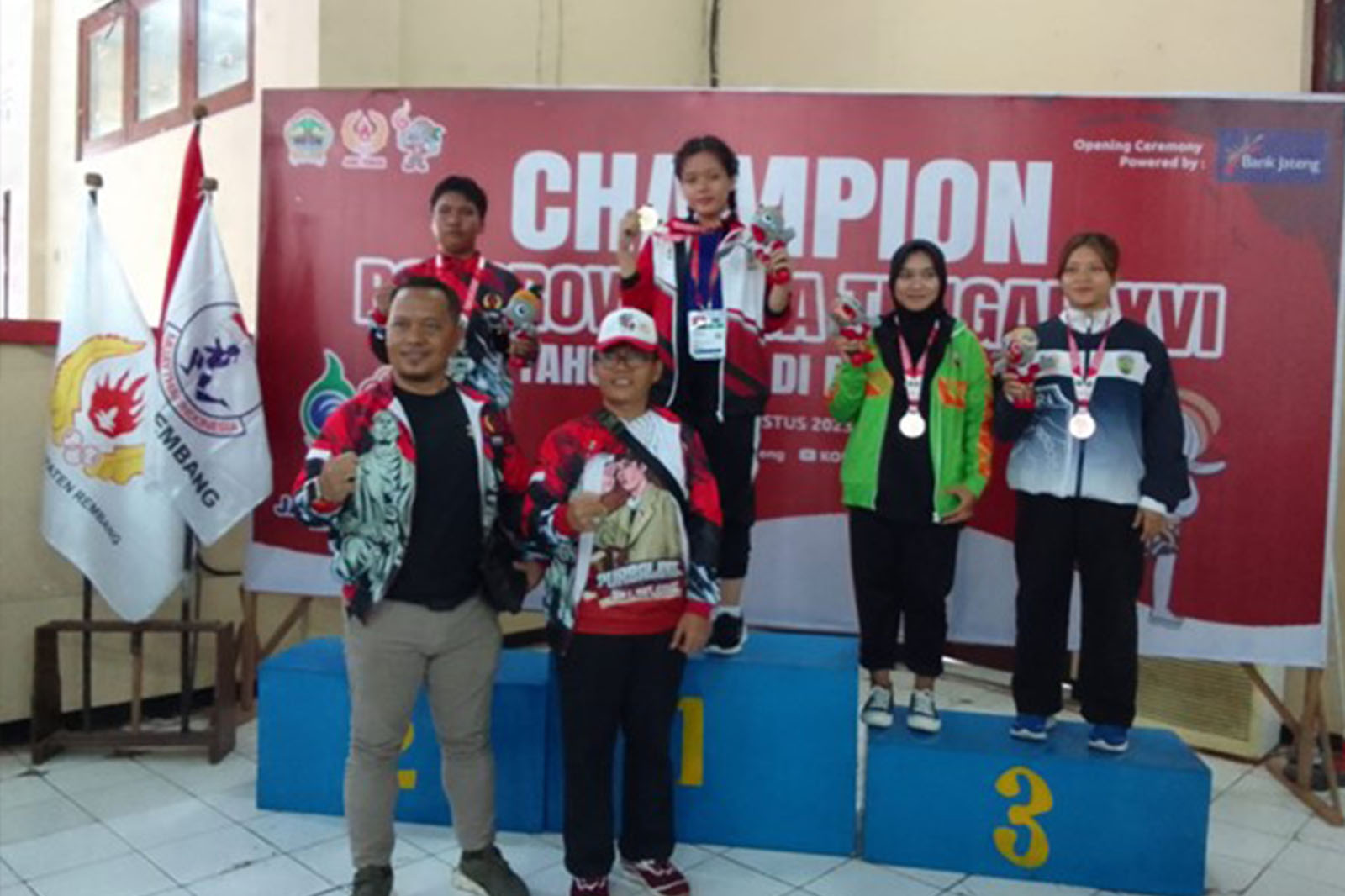 Hebat! Mahasiswa UT Surakarta Sabet Emas Cabor Muaythai