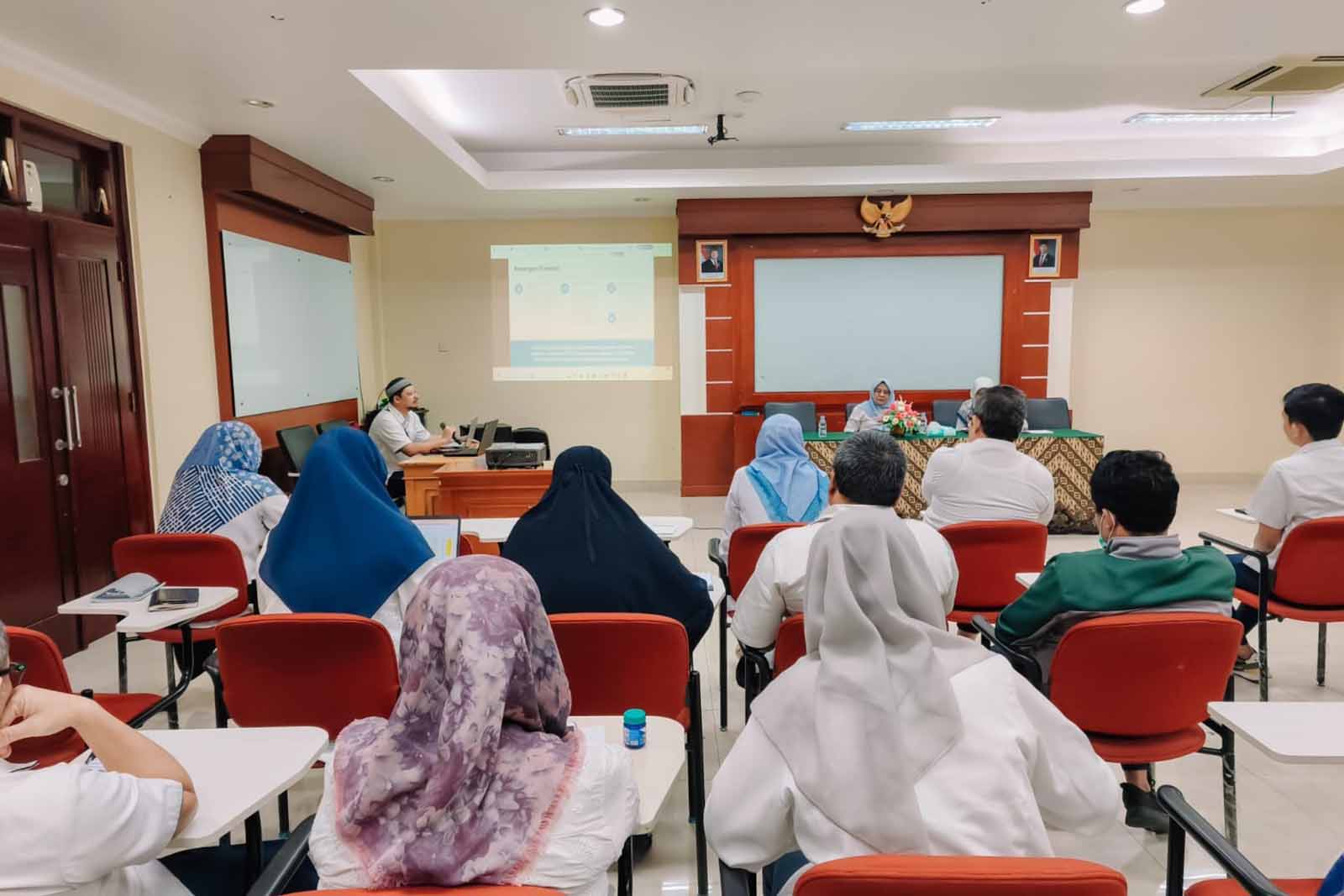 Rapat Koordinasi Kerja UT Surakarta