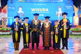 UT Surakarta Wisuda 691 Lulusan