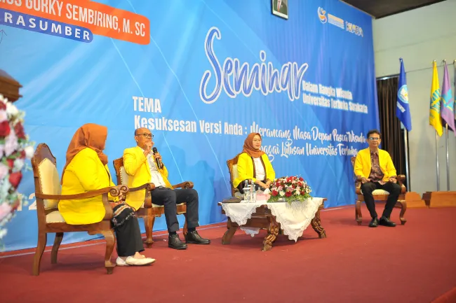 UT Surakarta Sukses  Gelar Seminar Wisuda