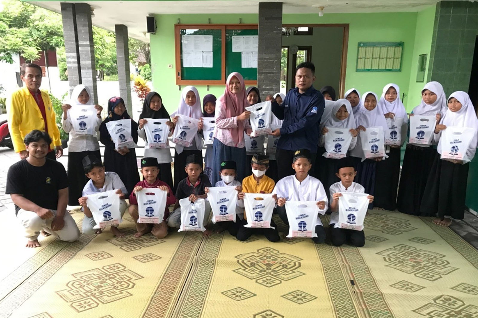 Semarak Ramadhan 1444 H: HIMASUTA Surakarta Gelar Bakti Sosial Berbagi Takjil