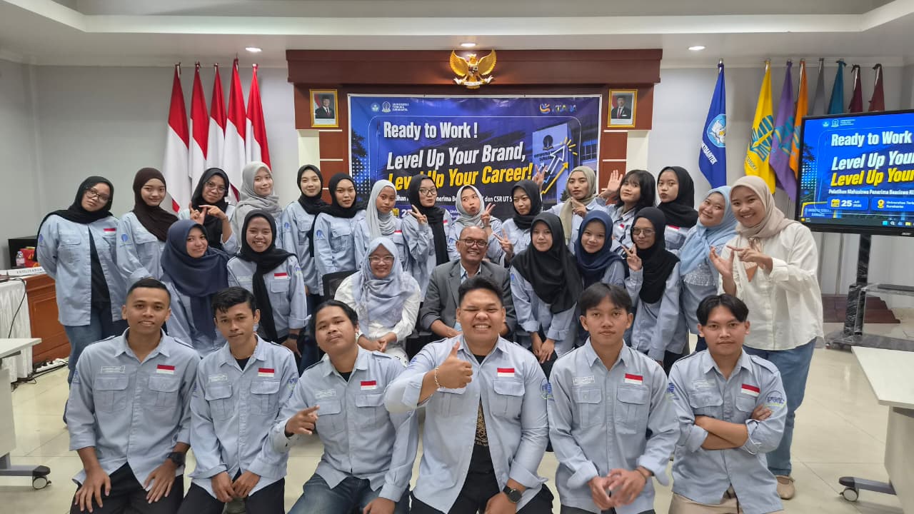 Mahasiswa PWK dan PGSD UT Surakarta Ikuti Pelatihan Building Personal Branding